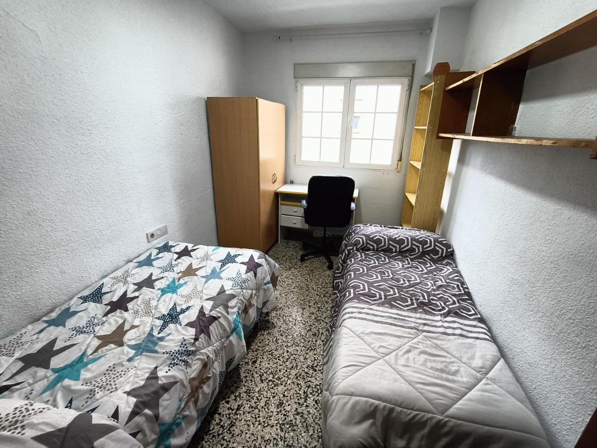Apartamento 3 Dormitorios Frente A Hospital De Traumatologia กรานาดา ภายนอก รูปภาพ
